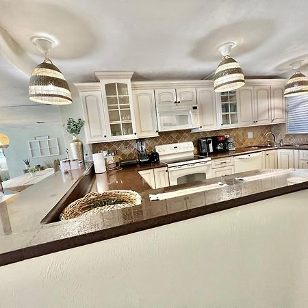 Beach Oasis 704 Lovely Daytona Ocean Front For 5 Sleeps Up To 12 Daytona Beach Exterior photo
