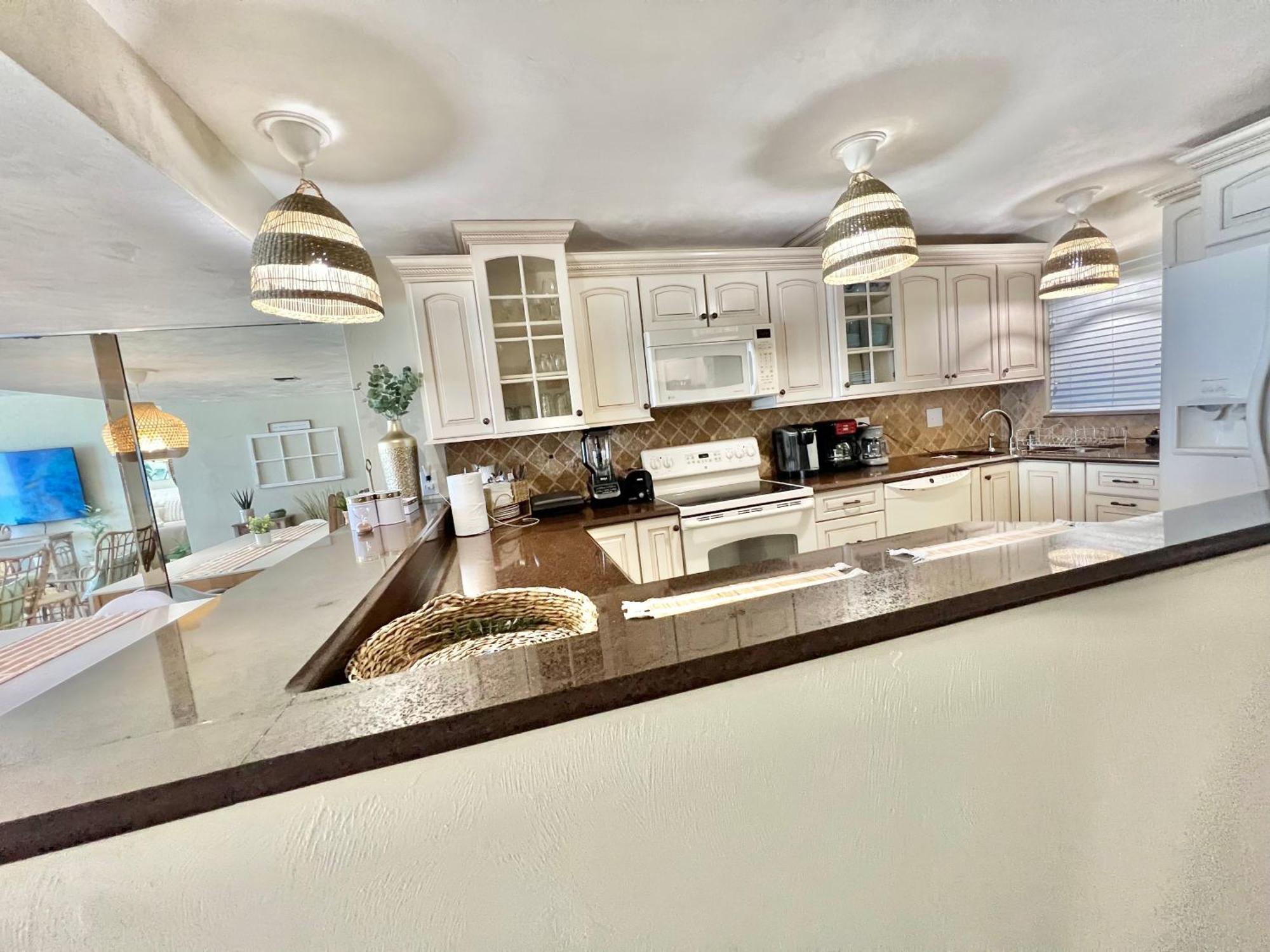 Beach Oasis 704 Lovely Daytona Ocean Front For 5 Sleeps Up To 12 Daytona Beach Exterior photo